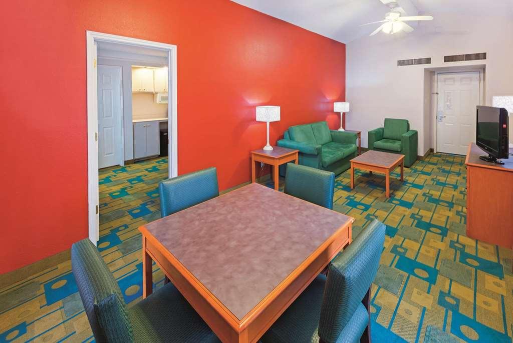 Baymont By Wyndham Lubbock - Downtown Civic Center Hotell Rom bilde